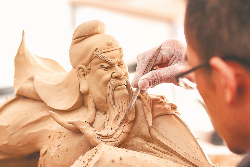 德化:匠从八方来 瓷泥巧成器 - 憨鼠网