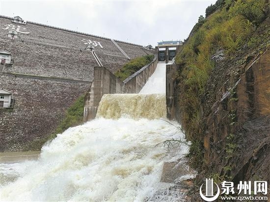 持续降雨扣响“发令枪” 彭村水库5天泄洪超800万立方米 - 憨鼠网