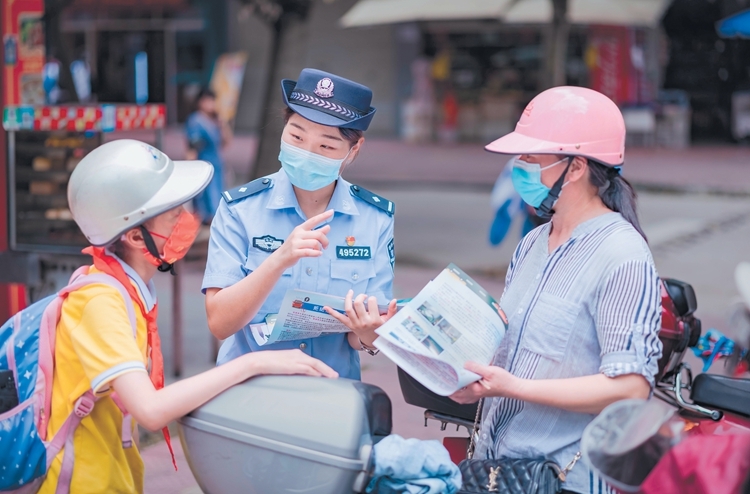 “全警管交通”模式 助力交通安全宣传 - 憨鼠网