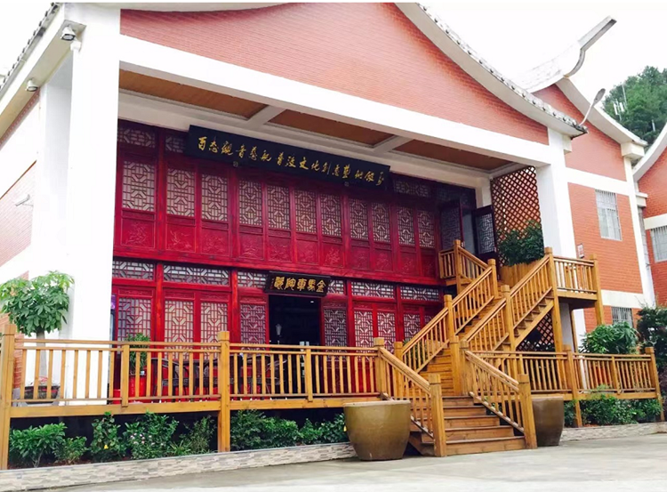 世界瓷都 德化白瓷丨探寻瓷艺“文创密码”——走进金马车艺术馆 - 憨鼠网