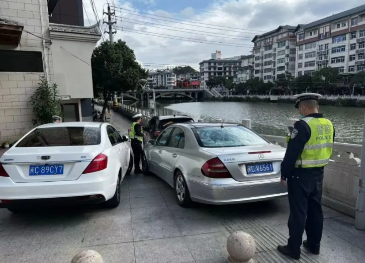 德化交警重点整治显见性交通违法行为 - 憨鼠网