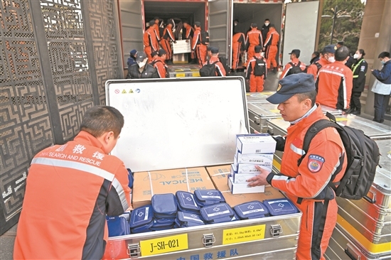 中國救援隊赴土耳其實施國際救援