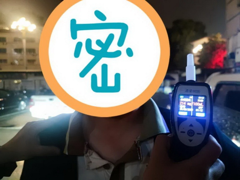 男子醉驾撞上护栏，竟报警称“自己被撞，对方肇事逃逸” - 憨鼠网