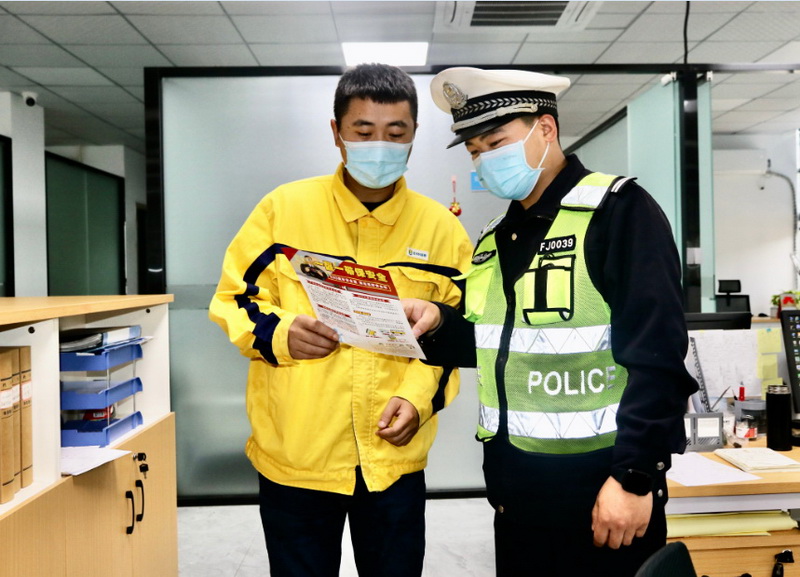 交通宣传进企业 警企携手话安全 - 憨鼠网