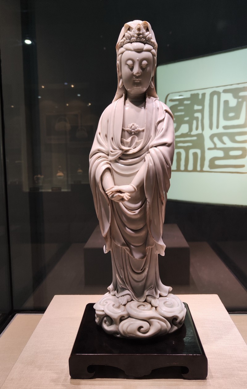 收视指南：4月3日22点央视4套《国宝发现》将播出《明•何朝宗款祥云观音》 - 憨鼠网
