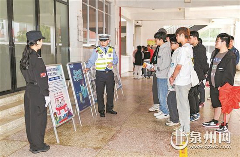 “交巡融合”宣传进校园 - 憨鼠网
