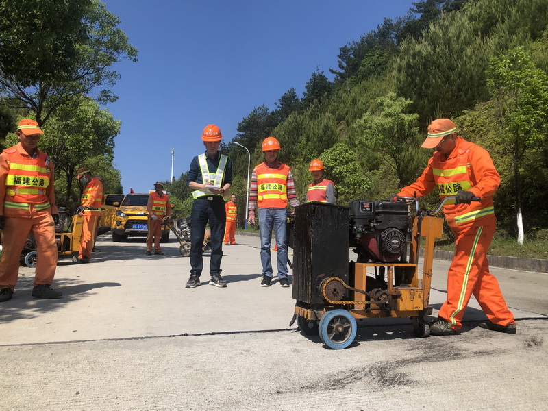 德化公路分中心举办水泥砼路面预防性养护职业技能竞赛 - 憨鼠网