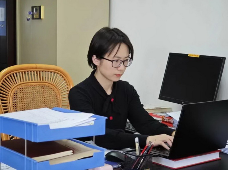 赖丽玲：做党和人民的忠诚卫士 - 憨鼠网