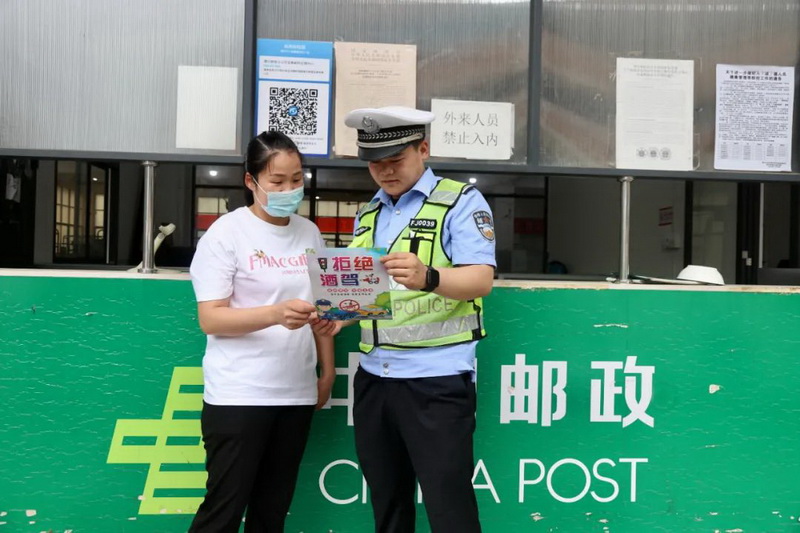 交警进企业 共筑平安路 - 憨鼠网