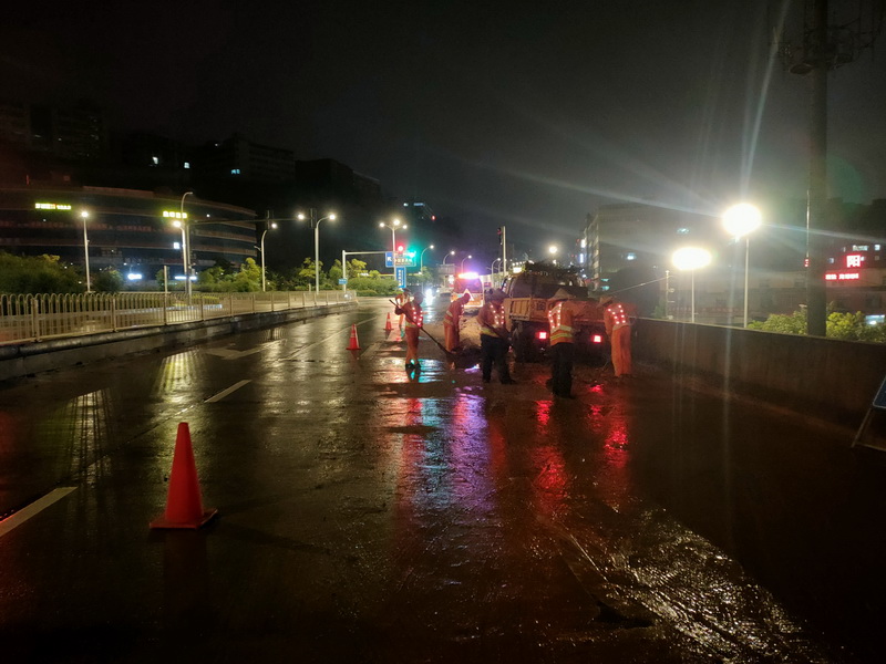 雨夜清土石—— 一场“2小时换200个放心”的保畅奋战 - 憨鼠网