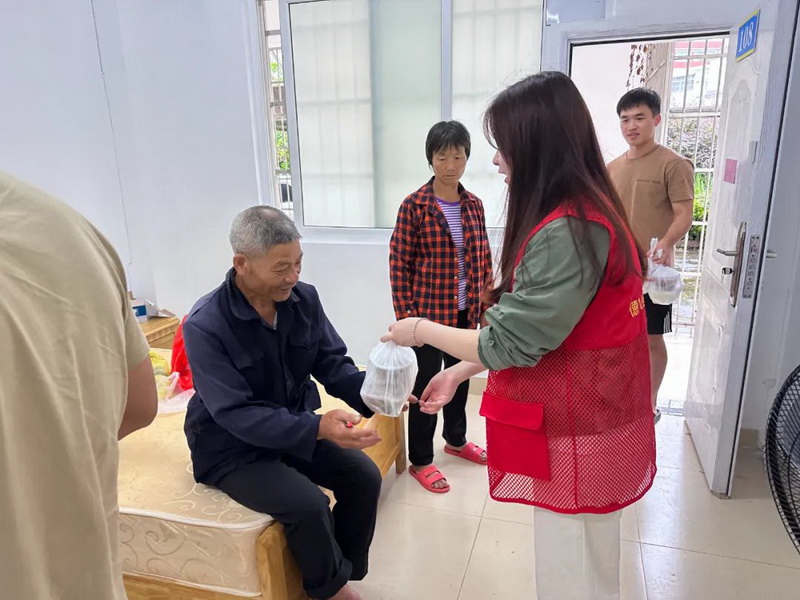 上涌镇：干群同心 重整家园 - 憨鼠网