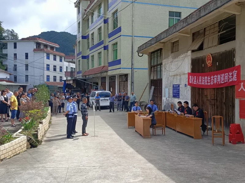 德化县人民法院生态审判巡回法庭走进美湖 公开审判一起森林失火案 - 憨鼠网