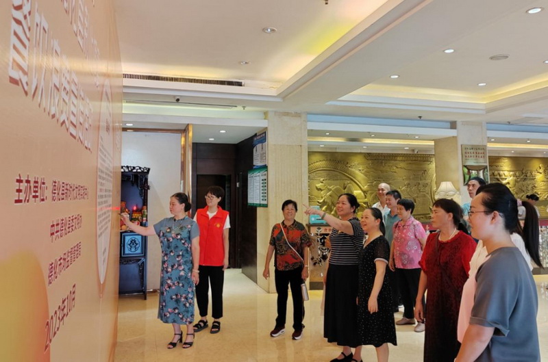 举办宣传活动 弘扬婚俗新风 - 憨鼠网