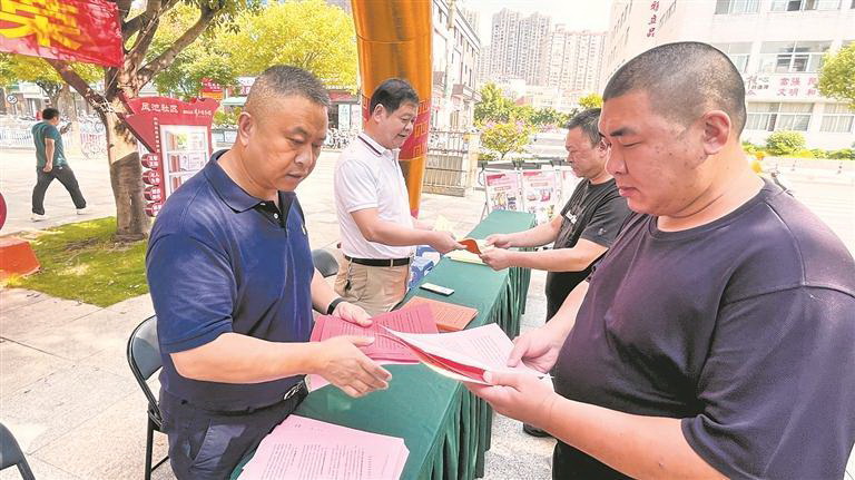 弘扬社会正气 倡导见义勇为 - 憨鼠网