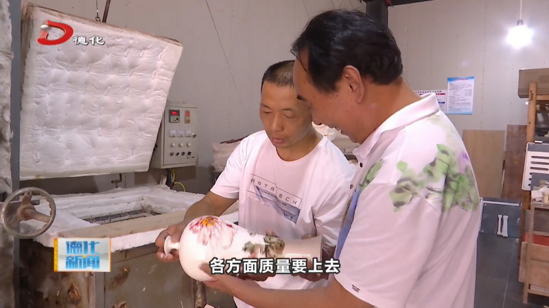 张志文：以白瓷为底 绘制百幅梅花 - 憨鼠网