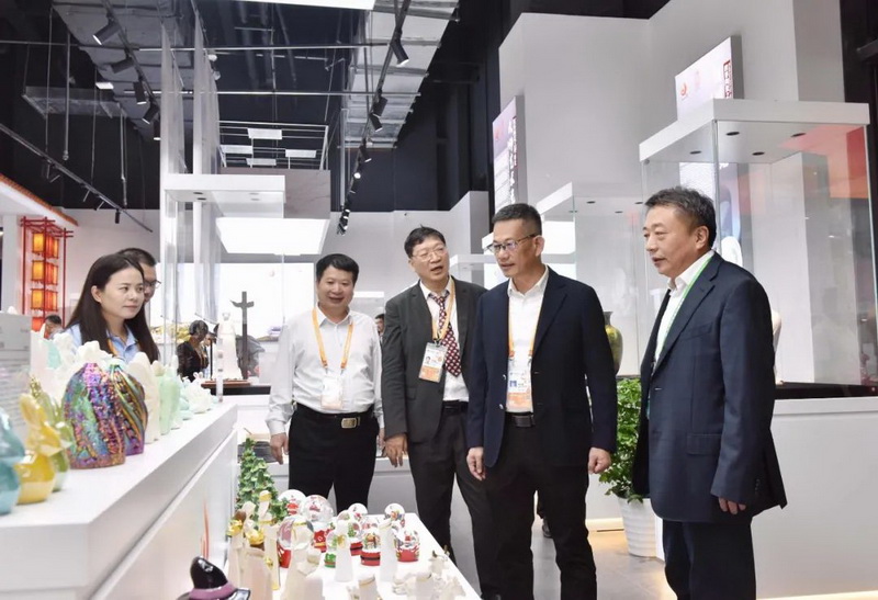 “中国白·德化瓷”常年展馆在上海揭牌开馆 - 憨鼠网