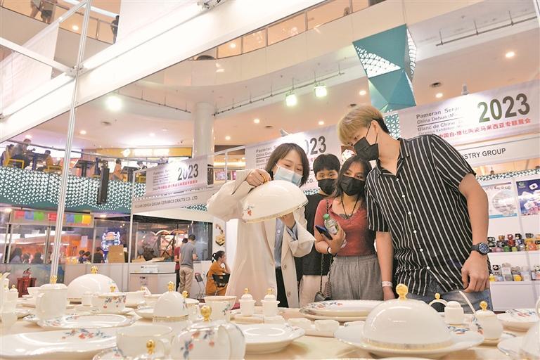 由产品输出向文化输出转变—— 德化以瓷为媒开启国际巡展 搭建文化交流桥梁 - 憨鼠网