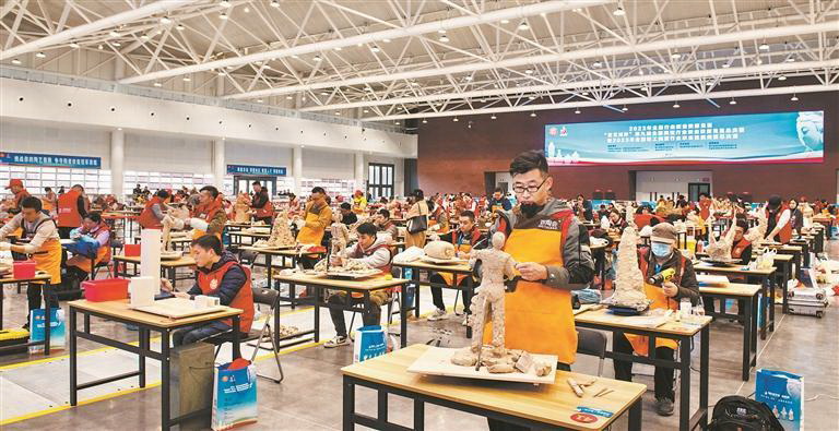 全国陶瓷行业能工巧匠聚泉“比武” - 憨鼠网