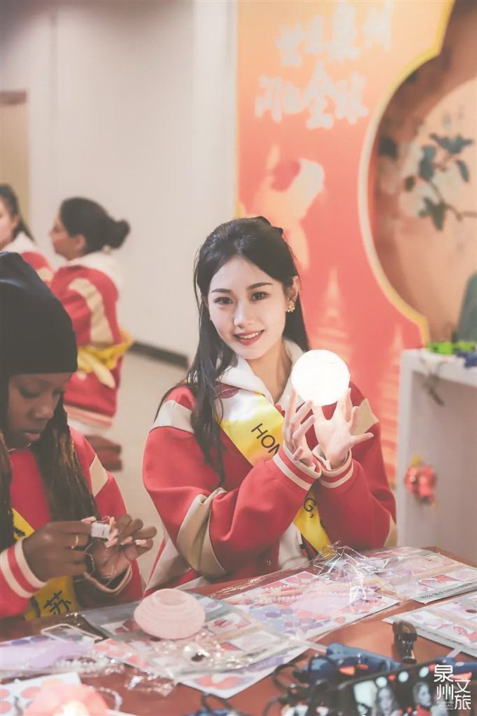非遗技艺“俘获”众佳丽芳心 - 憨鼠网