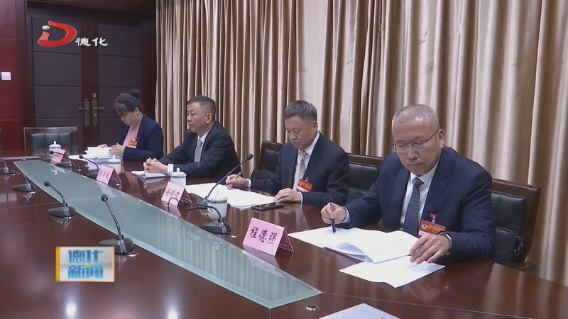 县政协十一届十二次常委会议召开 - 憨鼠网