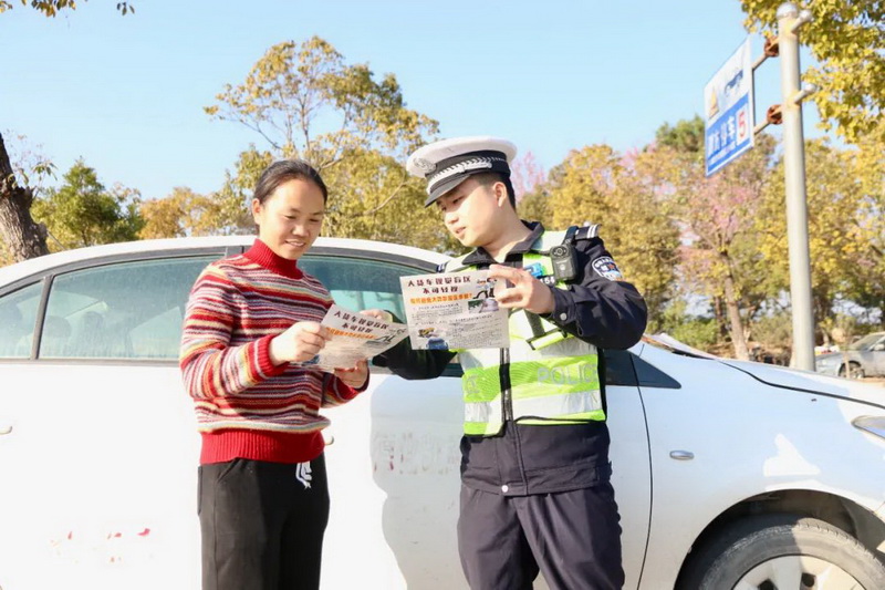 交警进驾校，紧抓源头“第一关” - 憨鼠网