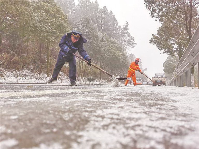德化：融雪除冰保路畅 - 憨鼠网