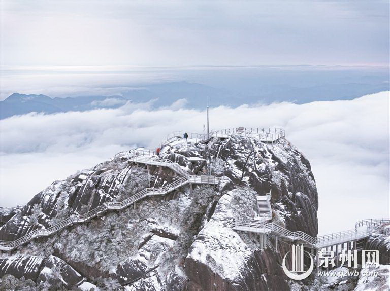 一夜如仙境 玩雪火“出圈” - 憨鼠网