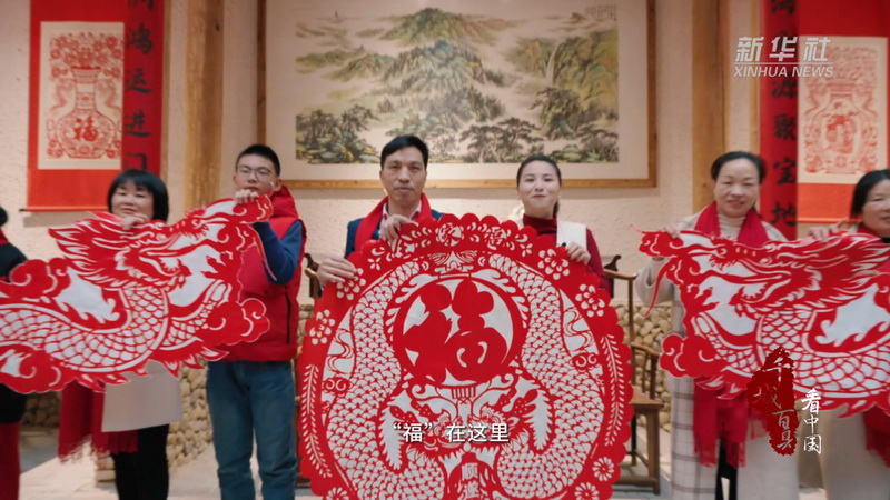 千城百县看中国|福建德化:剪刻纸里看年味 - 憨鼠网