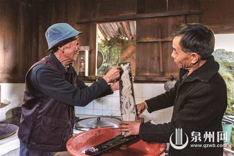制“糖仙” 做粩花 过个甜蜜年 - 憨鼠网