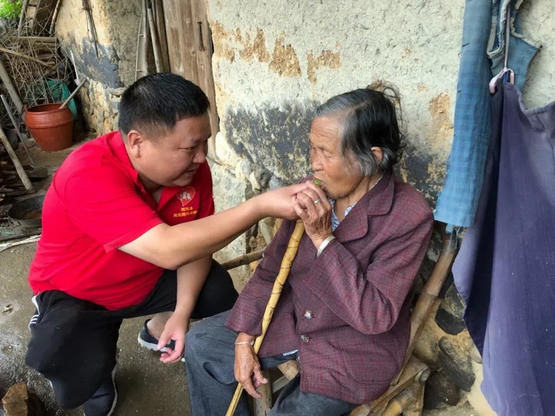 请为孙炳章投票！！！ - 憨鼠网