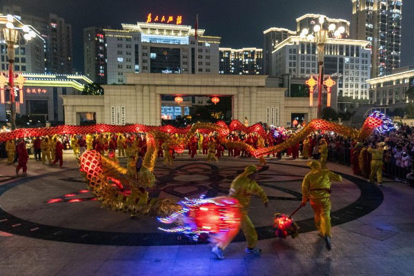 泉州德化：金龙飞舞闹元宵 - 憨鼠网