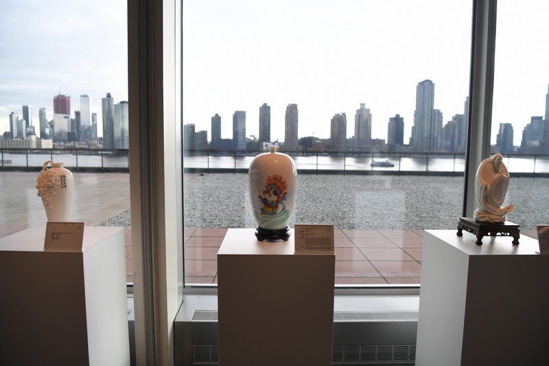 “中国白·德化瓷”国际巡展亮相纽约时报广场 - 憨鼠网