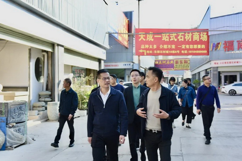 县委书记黄文捷到云南昆明考察对接陶瓷商贸 - 憨鼠网
