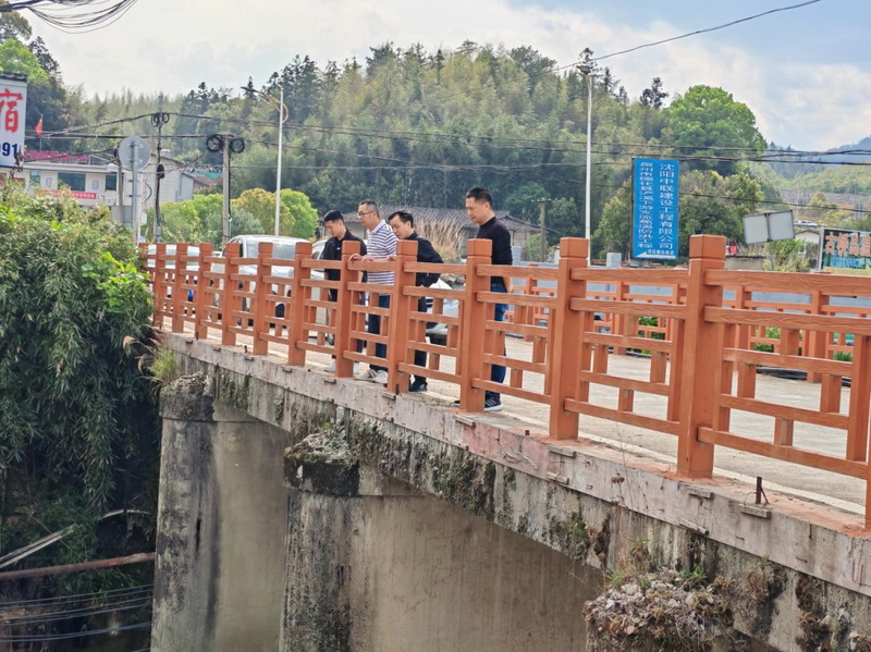雷峰镇:上游下游联动 共护生态河湖 - 憨鼠网