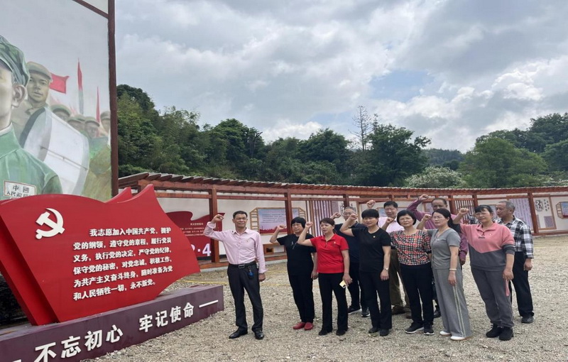 德化县离退联党支部与县老科协走进雷峰镇李溪、潘祠村联合开展主题党日活动 - 憨鼠网