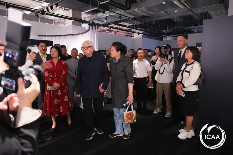镜报聚焦：一抔德化土，千年丝路情 | 中法十年合作助力“中国白”再次走向世界 - 憨鼠网