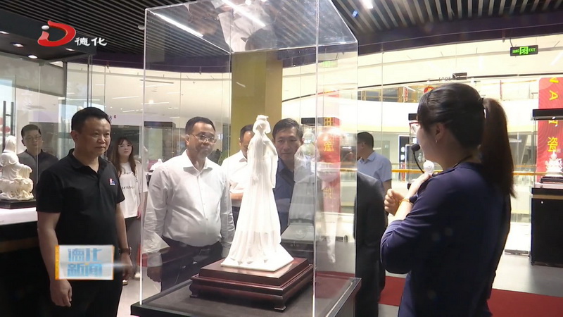 法蓝瓷考察团到我县参观考察 - 憨鼠网