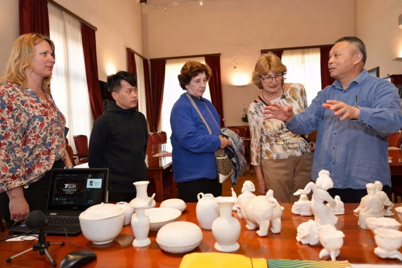 “德化窑”万里行巡展亮相马可波罗出生地 - 憨鼠网
