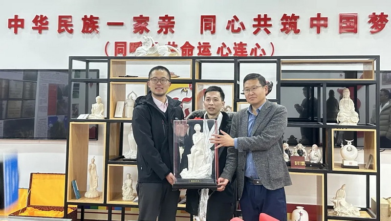 德化白瓷高原行 闽藏青年心连心 - 憨鼠网