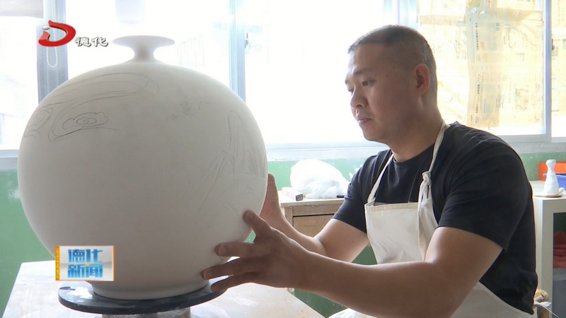 张节成：让每一件作品既是日用瓷也是艺术品 - 憨鼠网