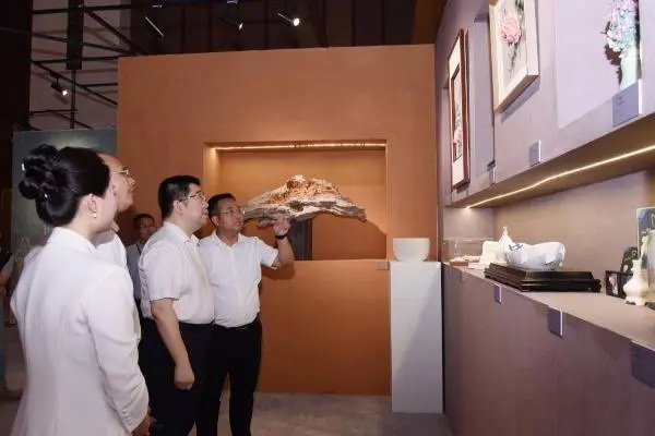 德化白瓷精品亮相全省民间美术暨乡村文创展 - 憨鼠网
