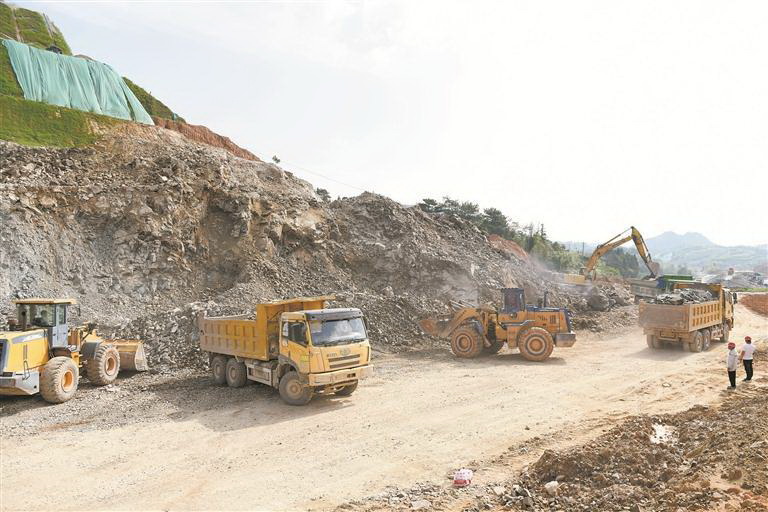乡村振兴 道路先行 - 憨鼠网