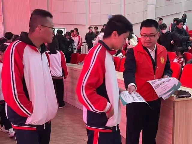 “蒲公英”普法志愿小队 让法律种子洒满青少年成长之路 - 憨鼠网