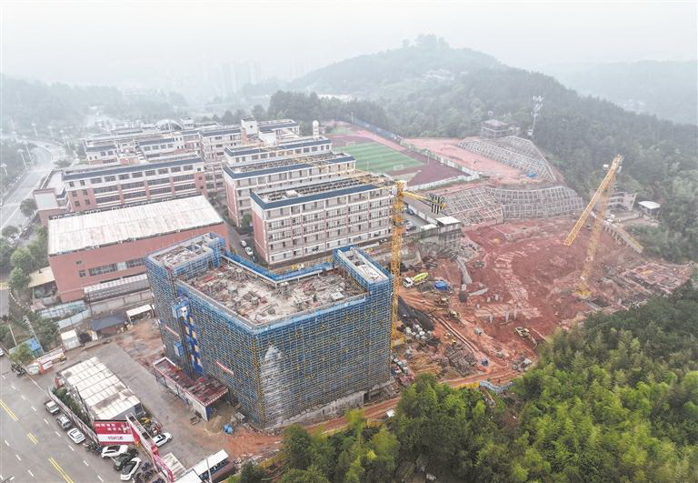 德化职业技术学校旅游楼顺利封顶 - 憨鼠网
