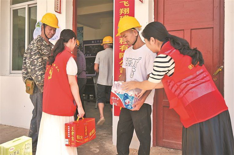 夏日送爽 关爱户外劳动者 - 憨鼠网