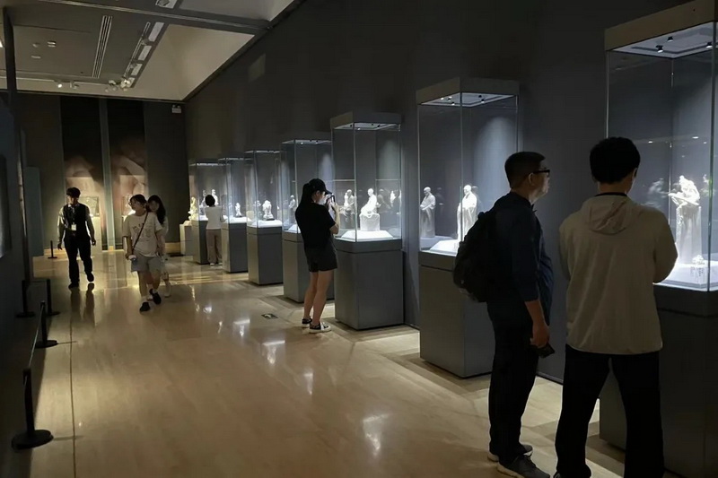 《德行天下 ·化育万物》“中国白·德化瓷”艺术展启幕 - 憨鼠网