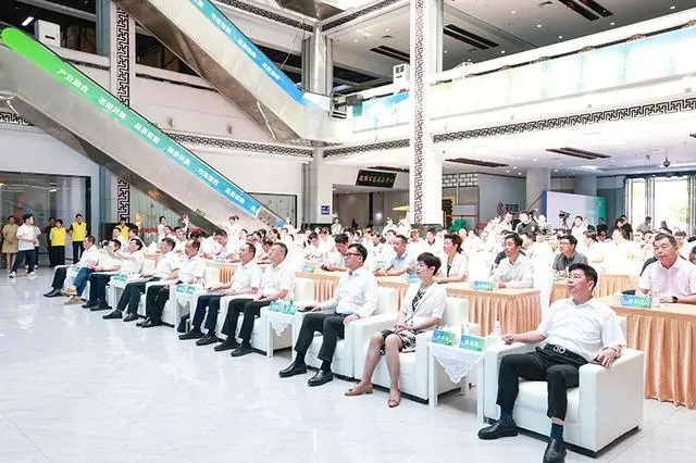 推进县域重点产业链发展 安溪德化茶瓷产业融合活动发布会举行 - 憨鼠网