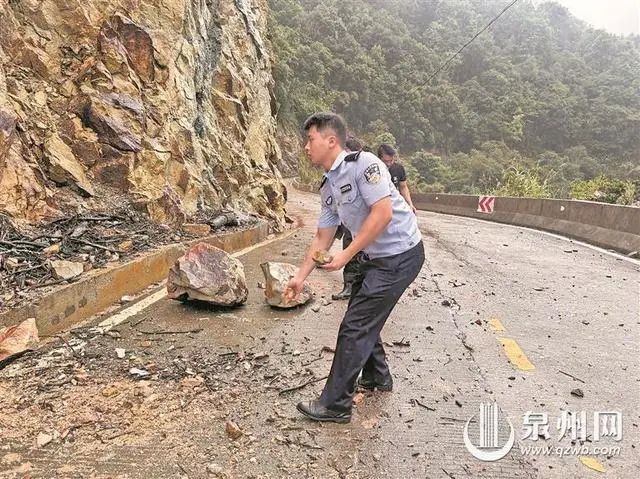 德化县水口镇48小时累计降水量逾370毫米，为全市最大，记者现场探访——水位上涨道路溜方 抢险救援守得民安 - 憨鼠网
