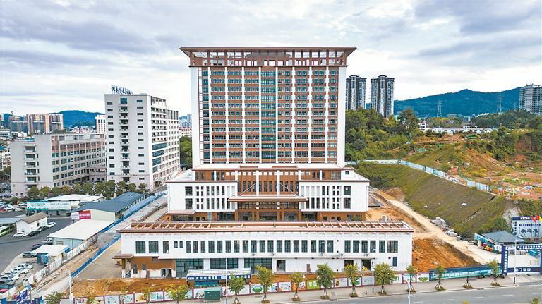 完善医疗设施 守护群众健康 - 憨鼠网