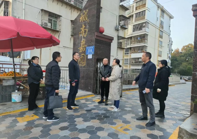 龙浔镇：小区物业管理有问题 现场调度来解决 - 憨鼠网